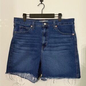 Women’s LEVI’s Signature HERITAGE High Rise Denim Shorts with Raw Hem, size 16